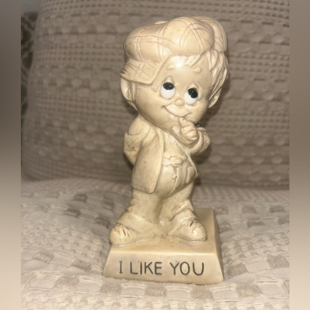 WALLACE BERRIE VINTAGE FIGURINE‎ #9087 (1973) "I LIKE YOU" 6.5”